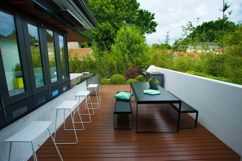alfresco deck with bar seating