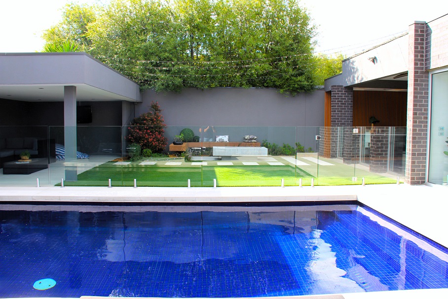 pool design with lawn