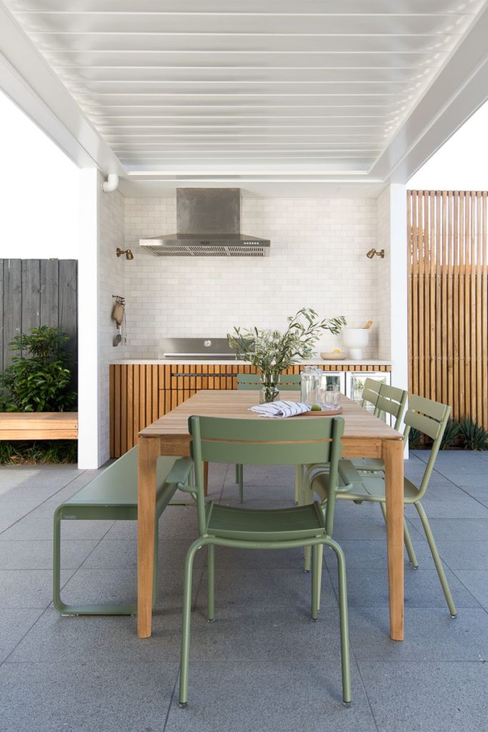 Alfresco Kitchen and dining space